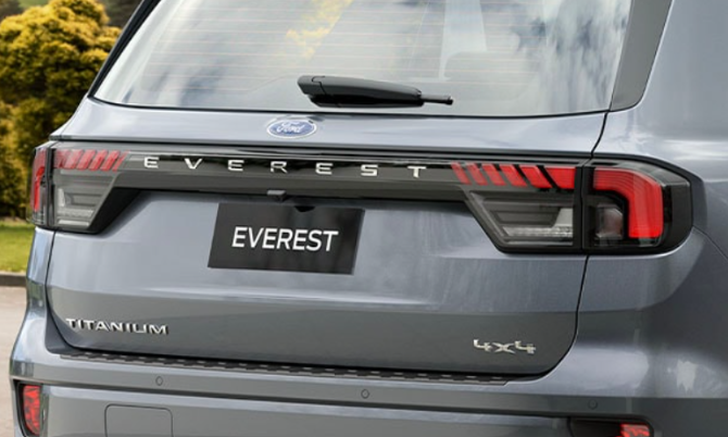 Ford Everest Thế hệ mới 2022 -  Cụm đèn led 