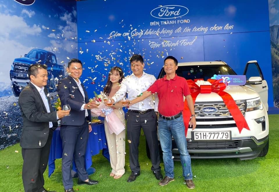 Giao xe Ford Explorer biển số cực chất.