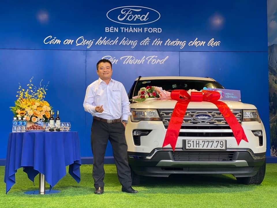 Giao xe Ford Explorer 2