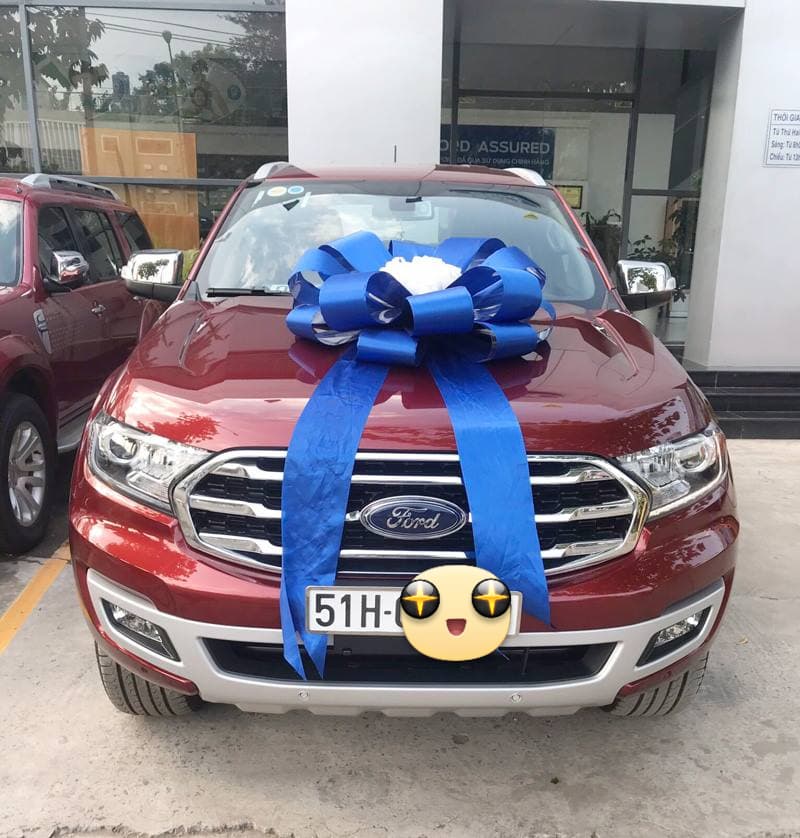 Giao xe Ford Everest Titanium