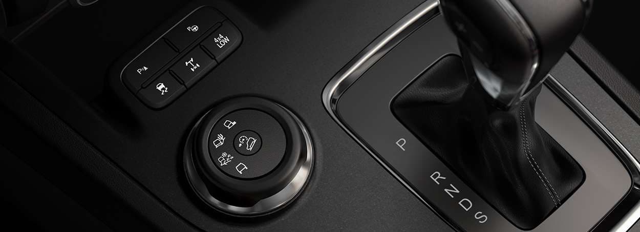 phiên bản Ford Everest Ambiente 2.0L AT số tự động 10 cấp