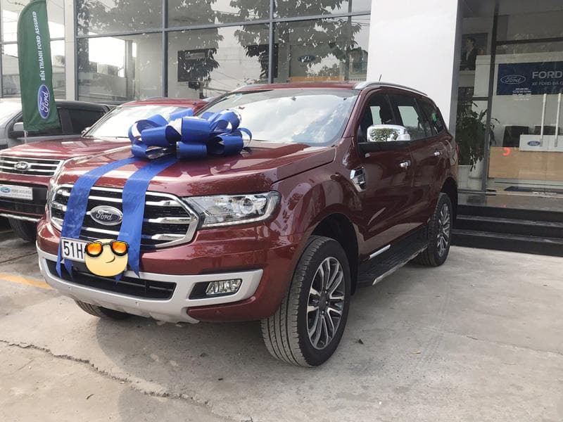 Ford Everest Titanium giao xe