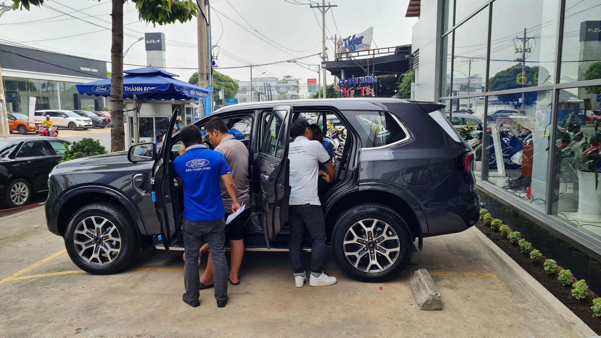 everest titanium 4x2 the he moi