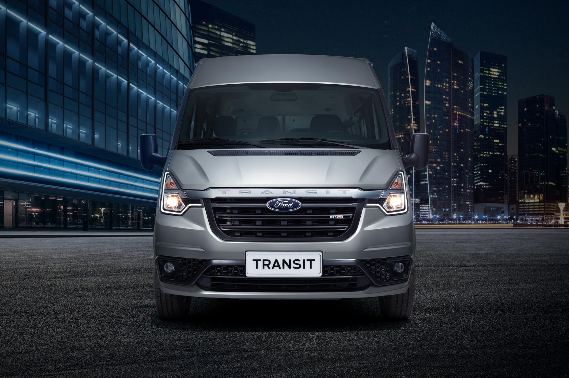 Ford-Transit ben ngoai