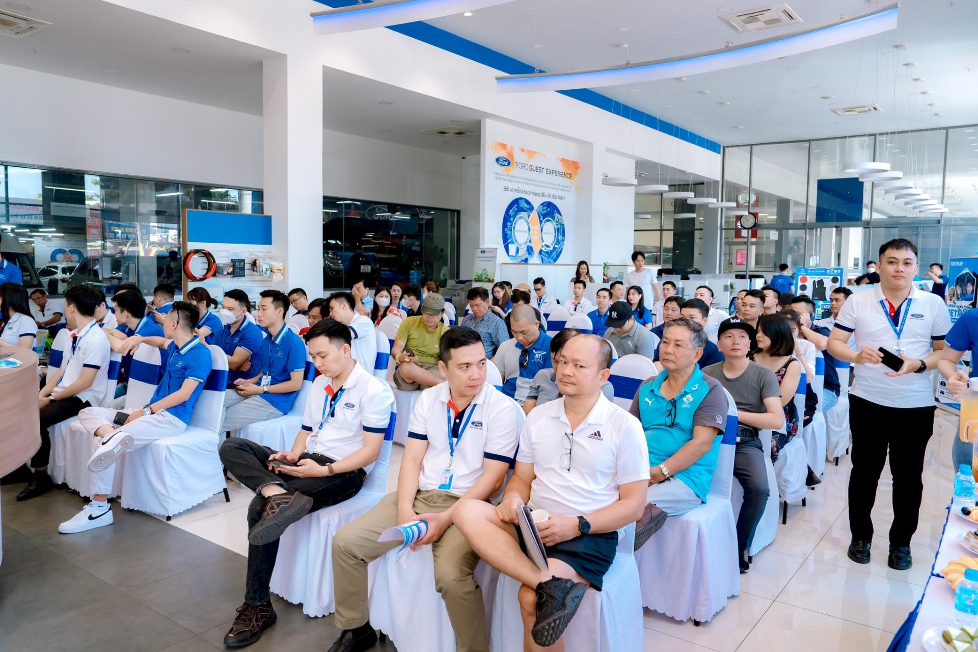 ra mat ford everest wildtrak va ranger sport the he moi ben thanh ford