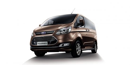 Ford Tourneo ngoại thất - Phần đầu xe