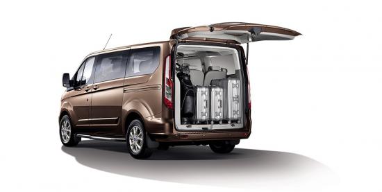 Ford Tourneo ngoại thất - Phần đuôi xe