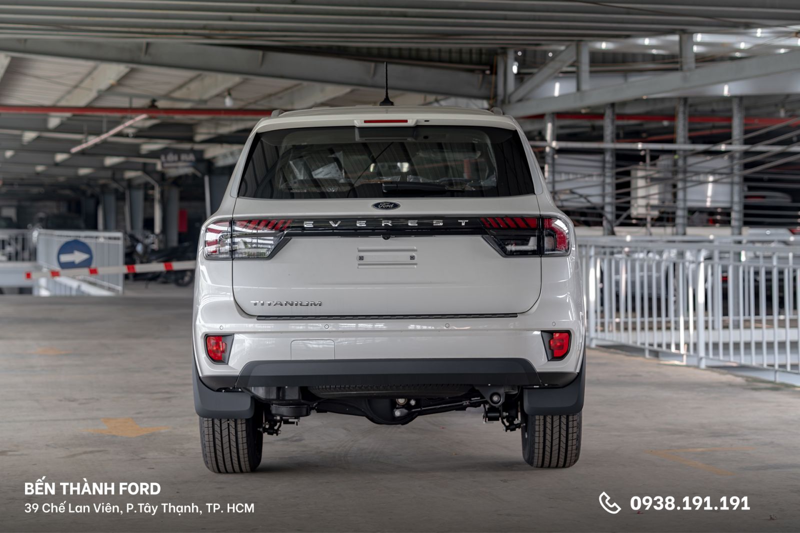 Đuôi xe Everest Titanium 2.0L AT 4x2