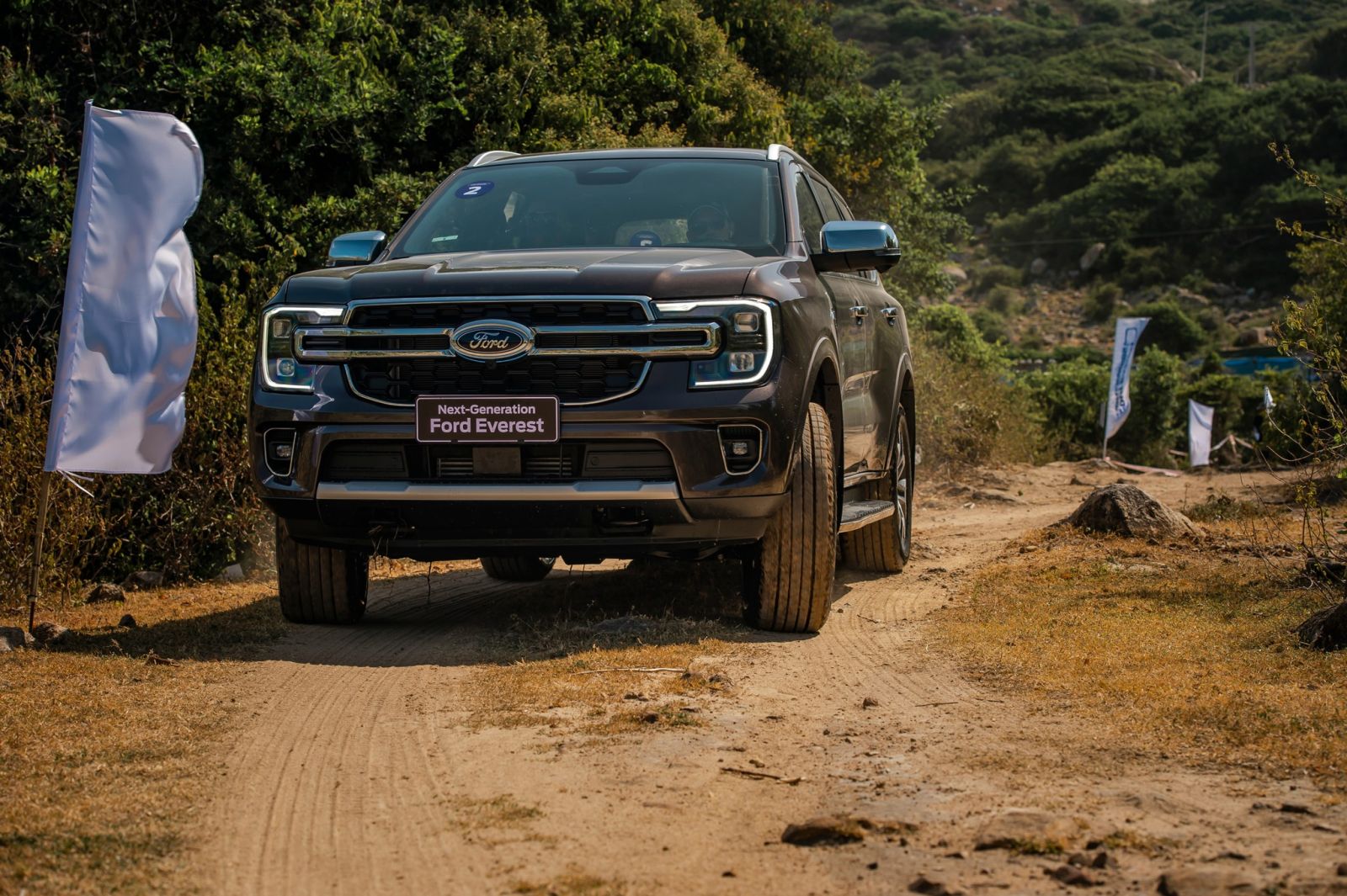 Everest Titanium 2.0L AT 4x2 2026 SUV 7 chỗ