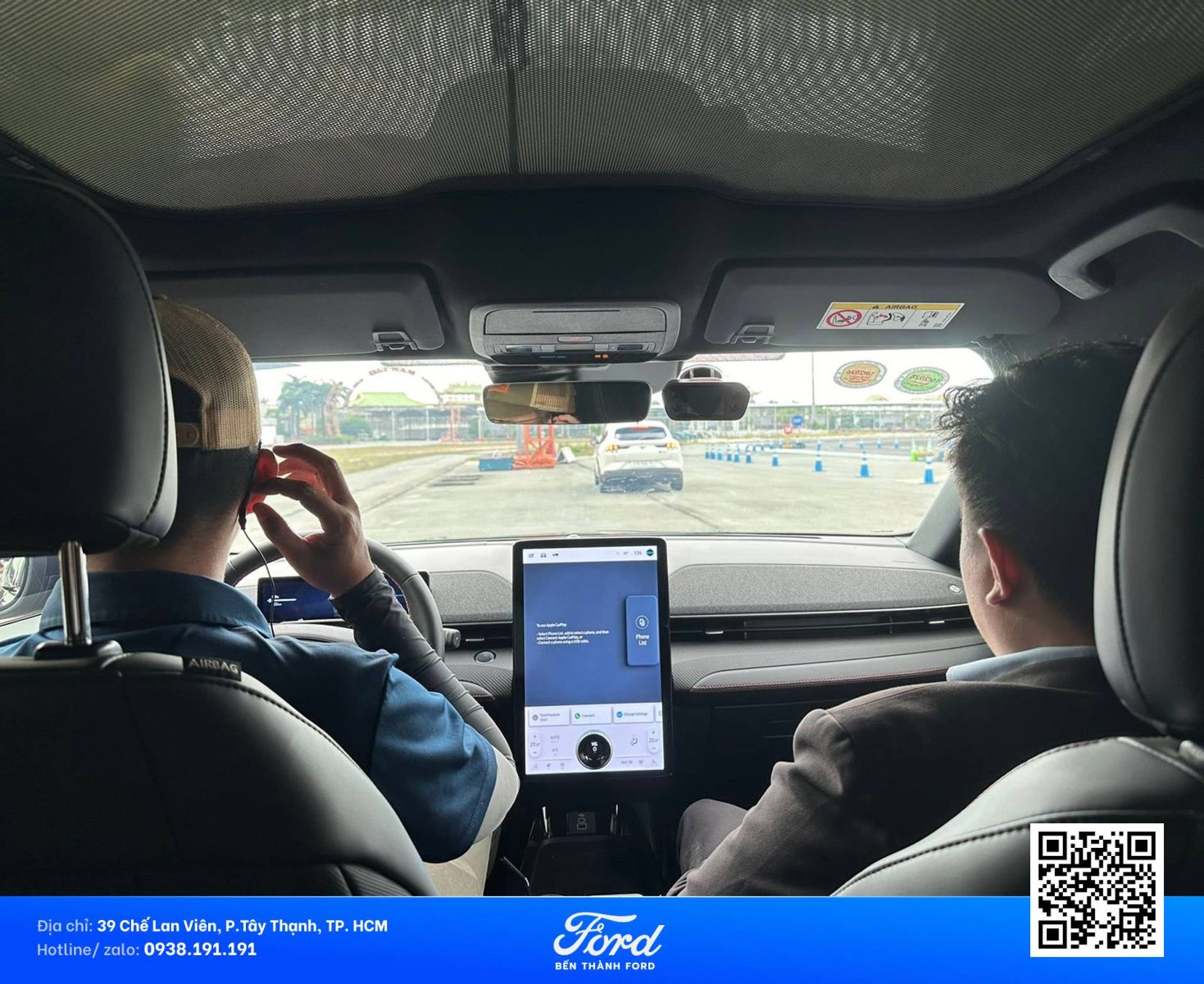 Màn hình Mustang Mach-E to nhất phân khúc  