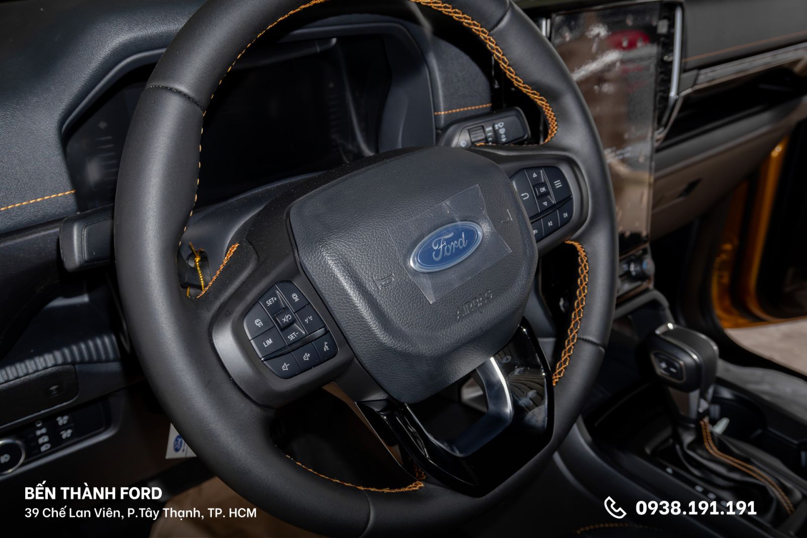 Nút LIM nằm trên vô lăng