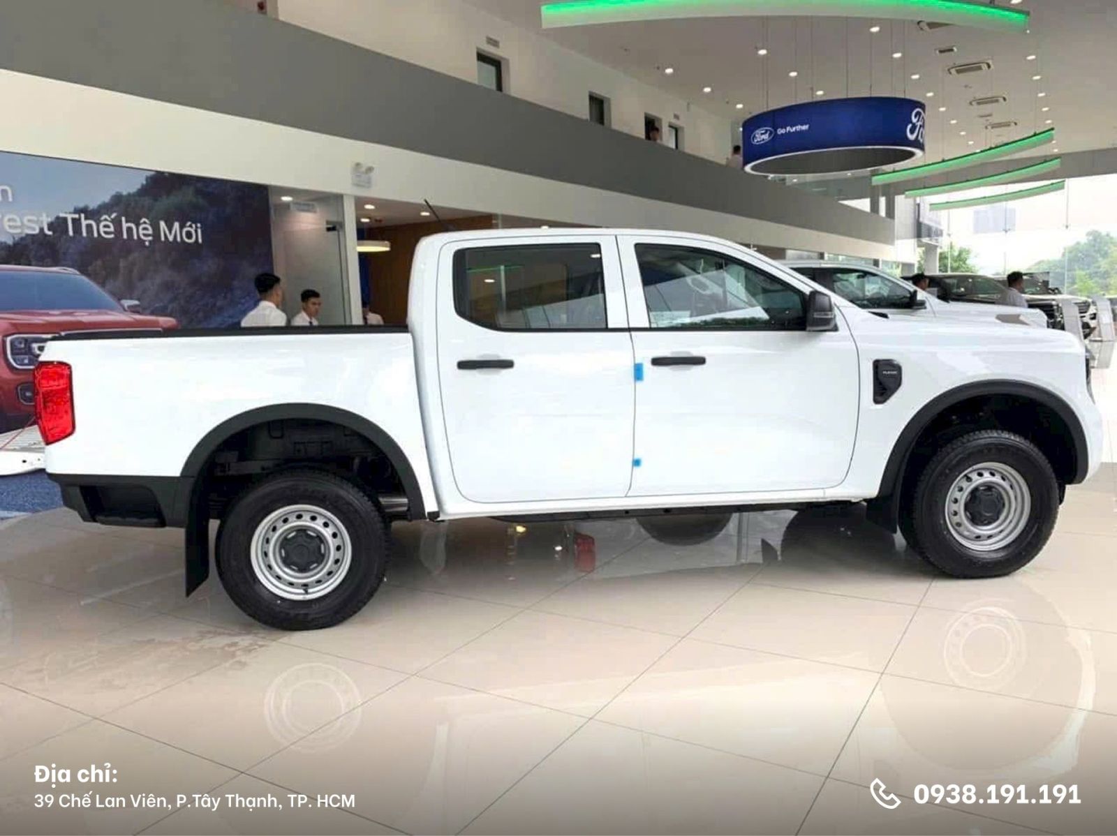 Bên hông xe RANGER XL