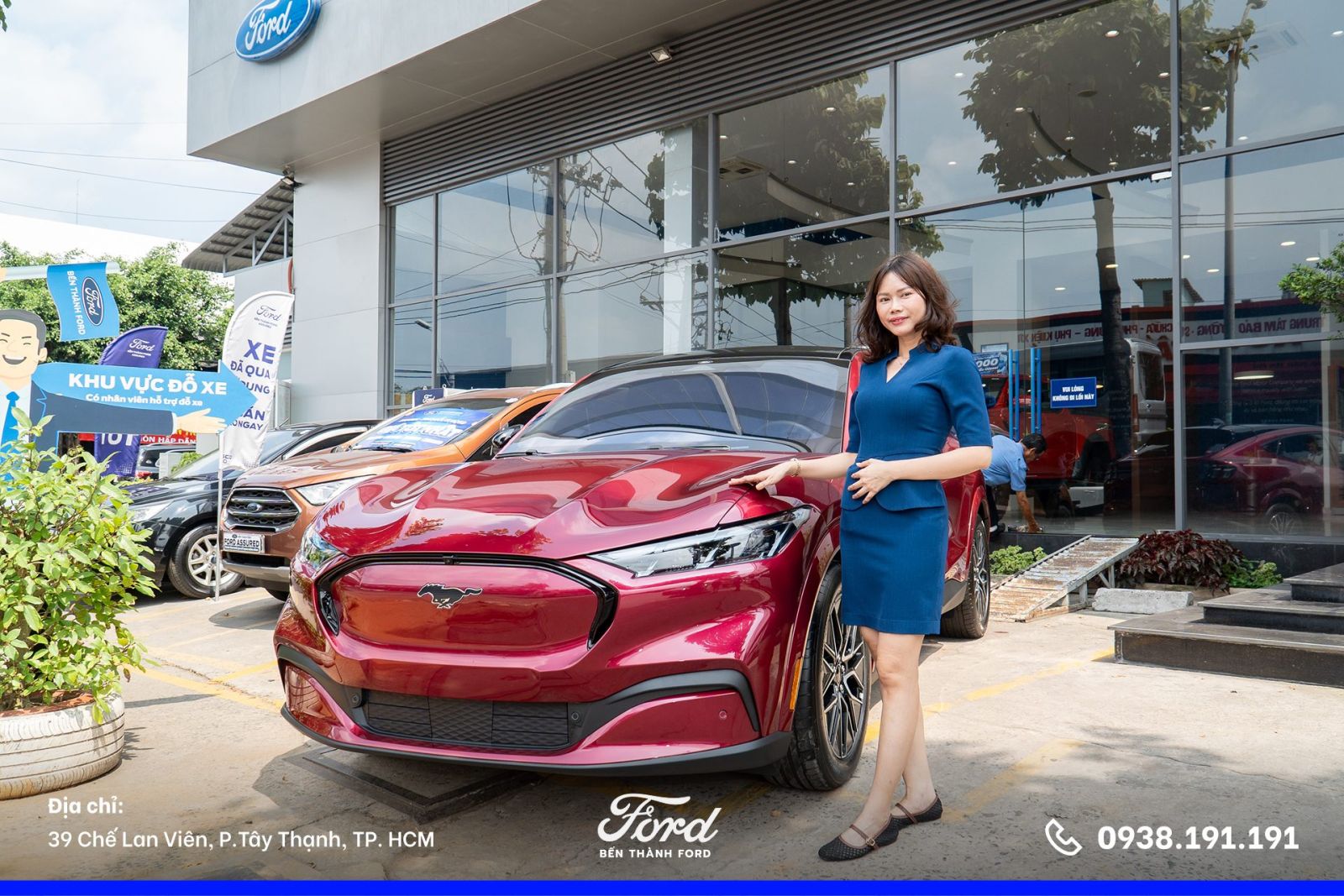 xe điện Ford Mustang Mach E Premium AWD màu đỏ 